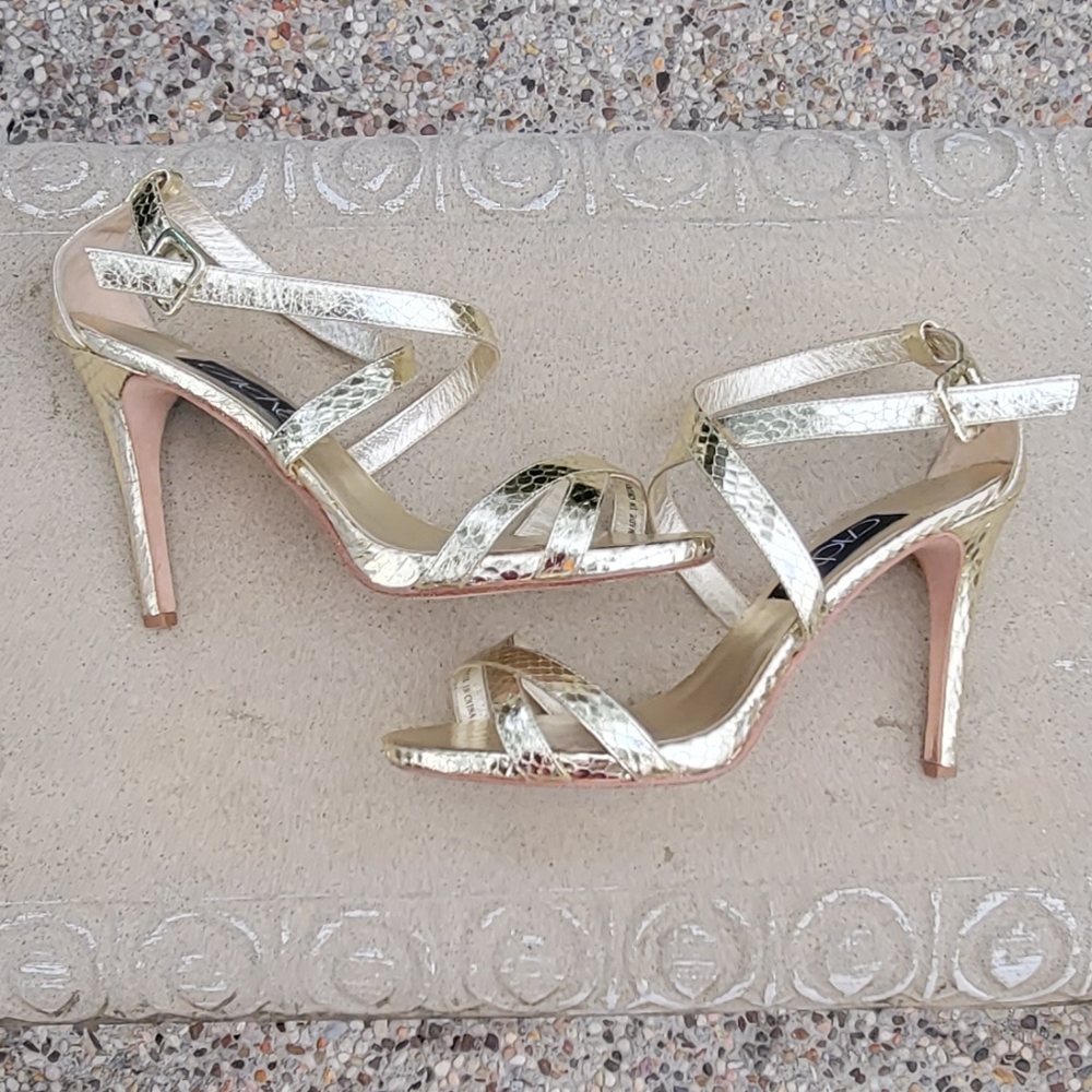 Cache golden animal print heels sandals 8,5